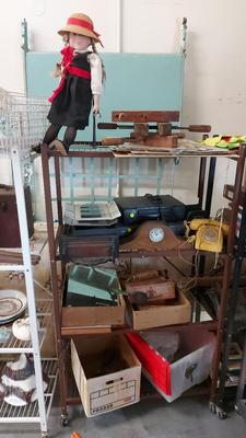 SHELVING UNIT MYSTERY LOT #4