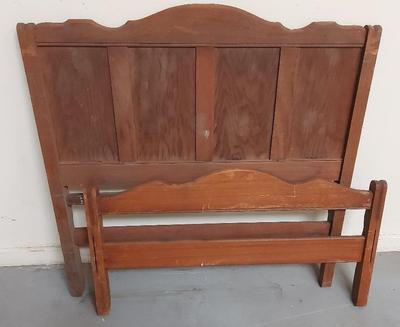 GORGEOUS WOODEN BED HEADBOARD & FOOTBOARD