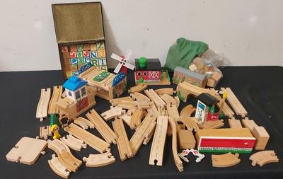 LOT OF WOODEN TRAIN PIECES AND BLOCKS