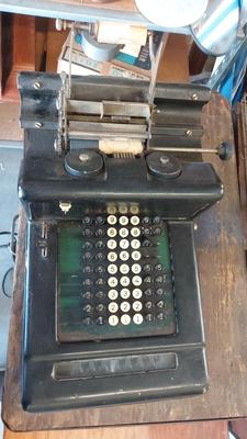 VINTAGE  BURROUGHS ADDING MACHINE CALCULATOR 