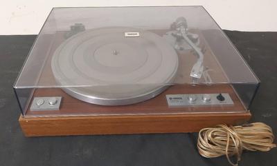 YAMAHA MODEL YP-B4 AUTOMATIC TURNTABLE