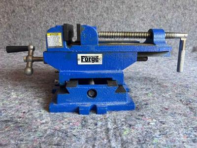 Two way movement bench vise