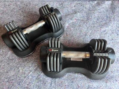 Adjustable dumbbells