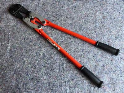 Bolt cutters