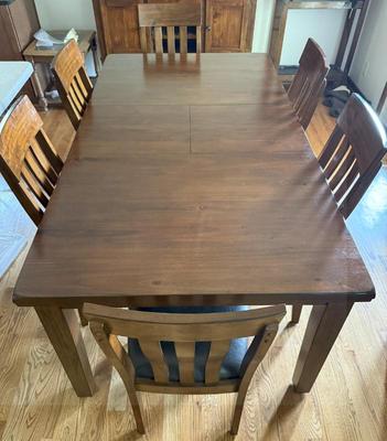 Large Oak Dining Table W/(6) Black Vinyl Top Chairs- Butterfly Folding Leaf
Lot #: 60