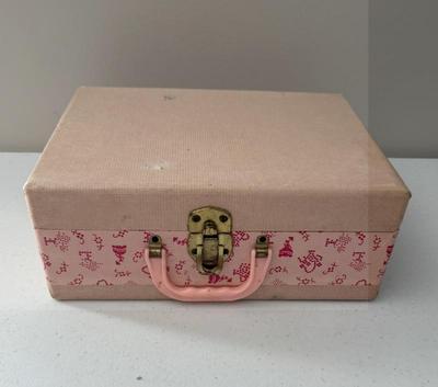 Vintage Paper Covered Girl's Case
Lot #: 176
