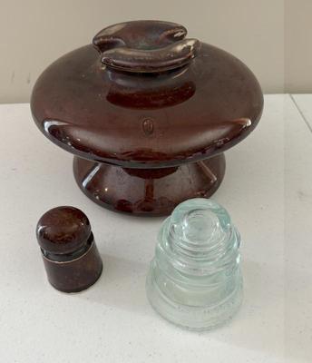 Lot (3) Vintage Insulators - Clear Hemingray, Large High Voltage Brown & Small Brown
Lot #: 297