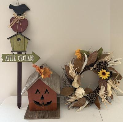 Lot Fall Decor- Pumpkin Birdhouse, Apple Orchard Sign & Wreath
Lot #: 343