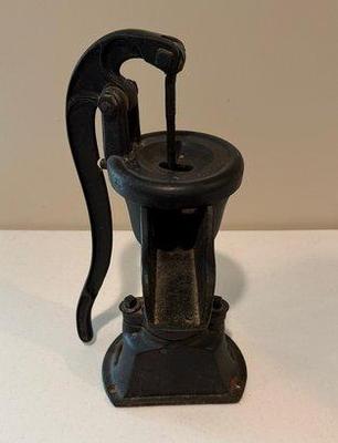 Vintage Dempster Mill Mfg Co Beatrice, Neb Cast Iron Water Pump Jack
Lot #: 15
