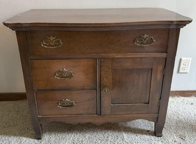 Vintage Walnut Toned Washstand
Lot #: 125