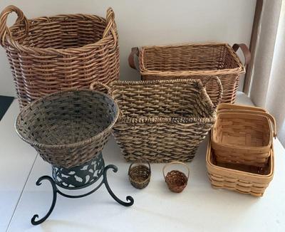 Lot Of (8) Various Size Decorative Baskets (1) Longaberger
Lot #: 403