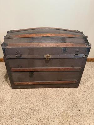 Antique Humpback Trunk
Lot #: 51