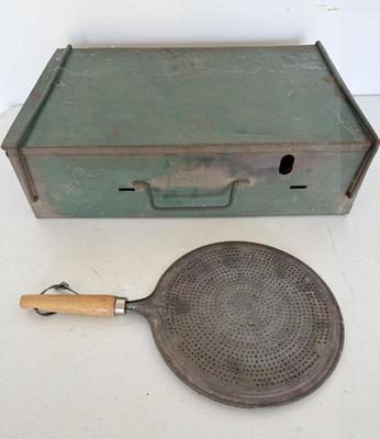Vintage Coleman 425 Camp Stove & Simmer Plate
Lot #: 84