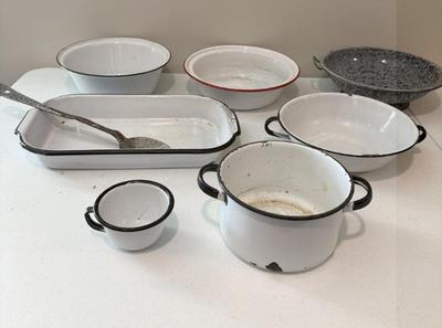 Large Lot Vintage Enamelware & Graniteware
Lot #: 215