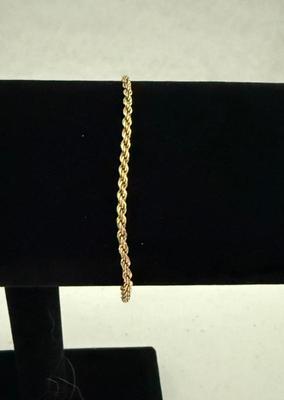 14k Yellow Gold Twisted Link Bracelet, 7"L, 4 Grams
Lot #: 5