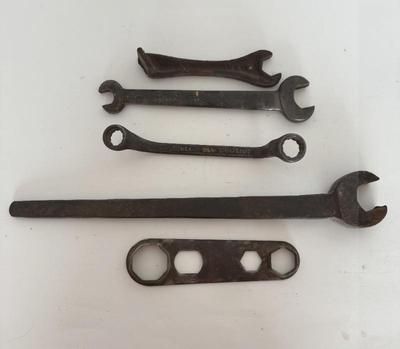 Lot (5) Vintage Wrenches- Ford & More
Lot #: 77