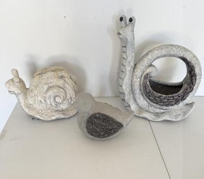 Lot Garden Decor (as-is)- Concrete Bird & Plaster Snails
Lot #: 248
