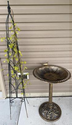 Lot Plastic Birdbath & Metal Trellis
Lot #: 254