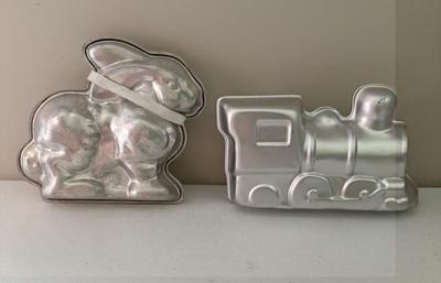 Lot (2) Vintage Aluminum Cake Molds - Bunny & Choo-choo
Lot #: 275