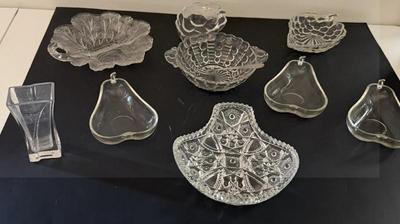 Lot (10) Crystal / Glass Serving Pieces
Lot #: 108