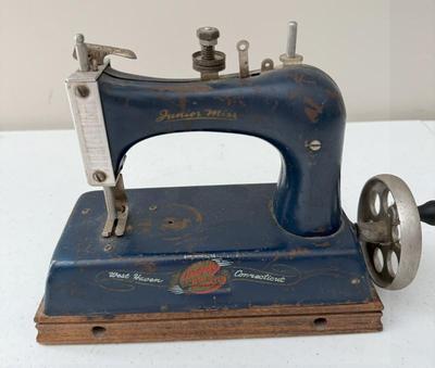 Vintage Artcraft Metal Products "Junior Miss" Toy Sewing Machine
Lot #: 174
