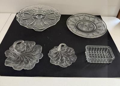 Lot Of (5) Glass Pieces
Lot #: 114