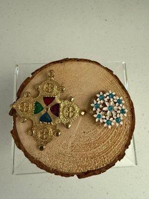 Lot (2) Vintage Brooches - Elle & Unmarked & (1) Whiting Davis Chain
Lot #: 26