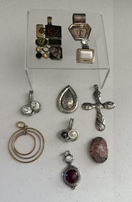 Lot (10) Costume Jewelry Pendants
Lot #: 160
