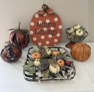 Autumn Decor Lot
Lot #: 341