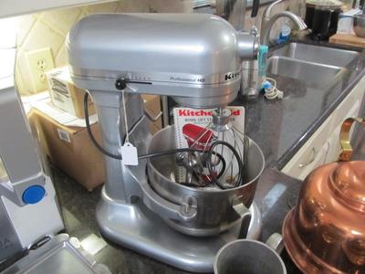 Sale Photo Thumbnail #85: Kitchen Aid Professional Mixer