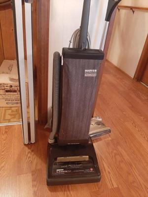 Vacuum cleaner upright