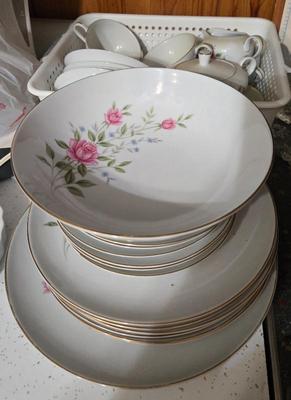 Sale Photo Thumbnail #15: Dishes
