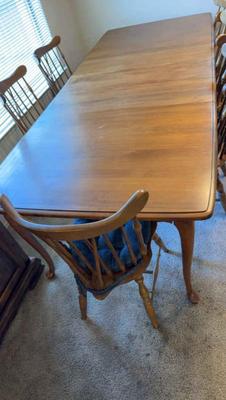 Table and 6 chairs 3 leaves extension