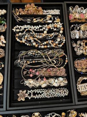 Sale Photo Thumbnail #218