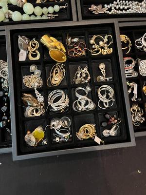Sale Photo Thumbnail #217