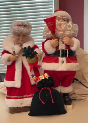 Animated Santa & Mrs. Claus