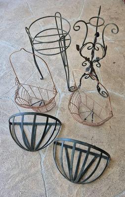 Metal Pot Holders And Baskets