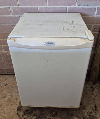 Small Whirlpool Patio Bar Refrigerator 