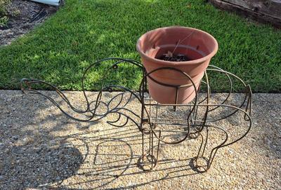Metal Elephant Plant Stand