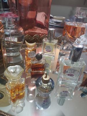 Assorted perfumes 