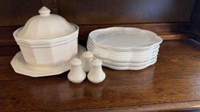 White kitchen ware