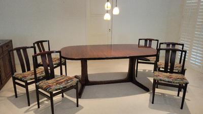 Gudme Danish Teak Extendable Dining Table w/ 6 Chairs & Pads – Mid-Century Modern