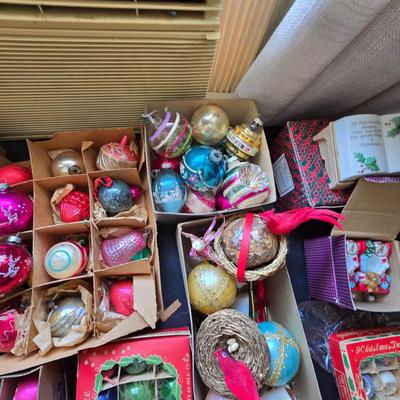 Sale Photo Thumbnail #140: Vintage Christmas