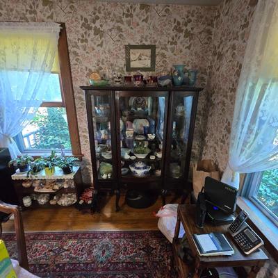 Sale Photo Thumbnail #115: Display cabinet