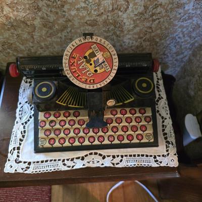 Sale Photo Thumbnail #46: Vintage tins typewriter