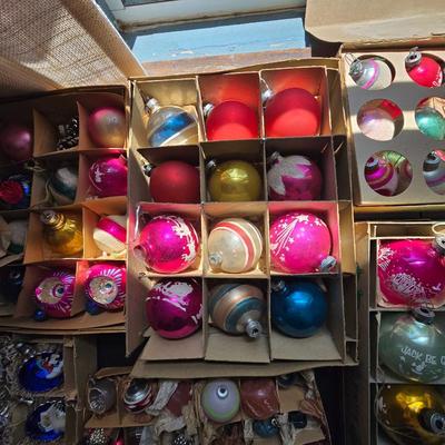 Sale Photo Thumbnail #156: Vintage christmas