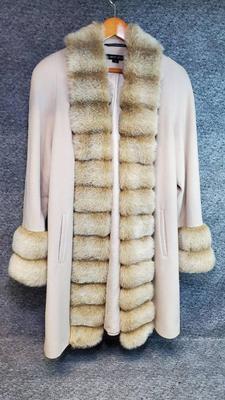 Women s albert nipon wool coat, faux fur collar & cuffs sz m
