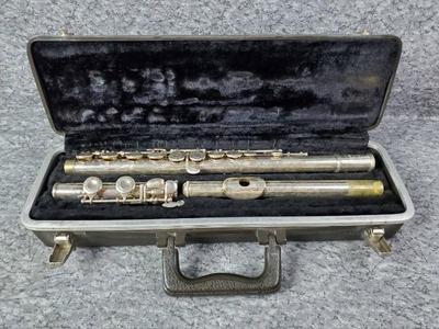 Bundy selmer flute with case