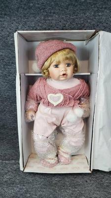 Show stoppers 19 inch demi heirloom baby doll nib