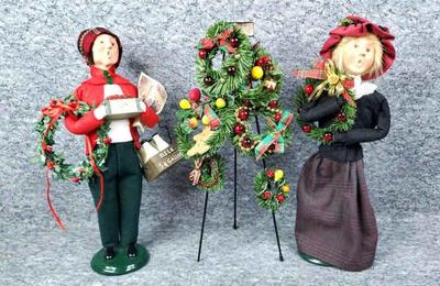 Byer s choice carolers merchant, wreath seller